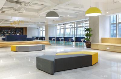 长江家具日志-五彩缤纷的办公空间
因为热爱，所以专注！
39年坚持做家具！
绿色智造，匠【图1】