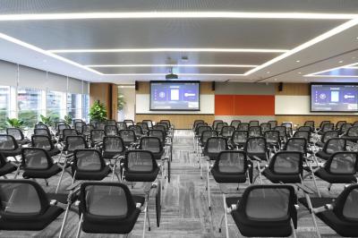 长江家具日志-五彩缤纷的办公空间
因为热爱，所以专注！
39年坚持做家具！
绿色智造，匠【图7】