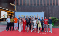 家具企业拉菲德堡文化:文化是企业的根基，也是企业兴旺发达的不竭动力。

拉菲德堡自成立以来，一直坚持“树立品牌形象，把好产品质量”和“勤奋务实”的企业精神，把“创新”和“注重细节”的文化融入每位员工的血液。此外，公司十分注重“员工幸福感”，竭尽全力为员工提供最佳的工作和生活条件，精心打造幸福磁场环境，让每一位员工感受企业大家庭的舒心、温暖，感受幸福企业的磁场能量，鼓励员工在工作中将“幸福意念”植入每一件家具，使之凝【图0】