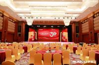 家具企业华立实业日志:华立报道丨2025华富立饰板（佛山）新品发布会圆满举行
                                              ——三十而励，饰界领航

4月26日，华富立饰板（佛山）新品发布会在佛山三水凤悦凤凰酒店盛大举行。适逢华立股份三十周年重要节点，本次华富立饰板新品发布会以
