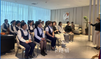 家具企业卡路福日志:聚势·赋能 | 卡路福东北大区首季度精英培训会圆满落幕！

聚势·赋能 聚势向上 赋能不止

群英集结 蓄势待发

2025年4月22日-23日，卡路福家居东北大区首季度精英培训会在大连成功举办！董事长董瑞灵、商学院代表与区域经销商齐聚一堂，以产品赋能、实战练兵、团队凝聚为核心，为业绩增长蓄势！【图0】