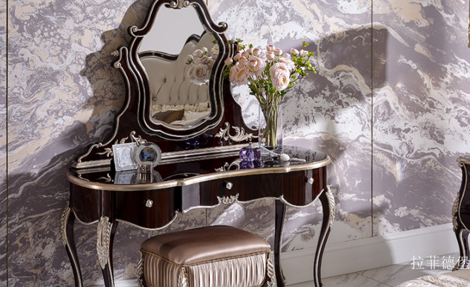 拉菲德堡客卧家具产品《描银雕花实木梳妆台》【图1】