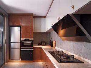 金富丽厨卫家具产品《高品质现代木制橱柜》议价