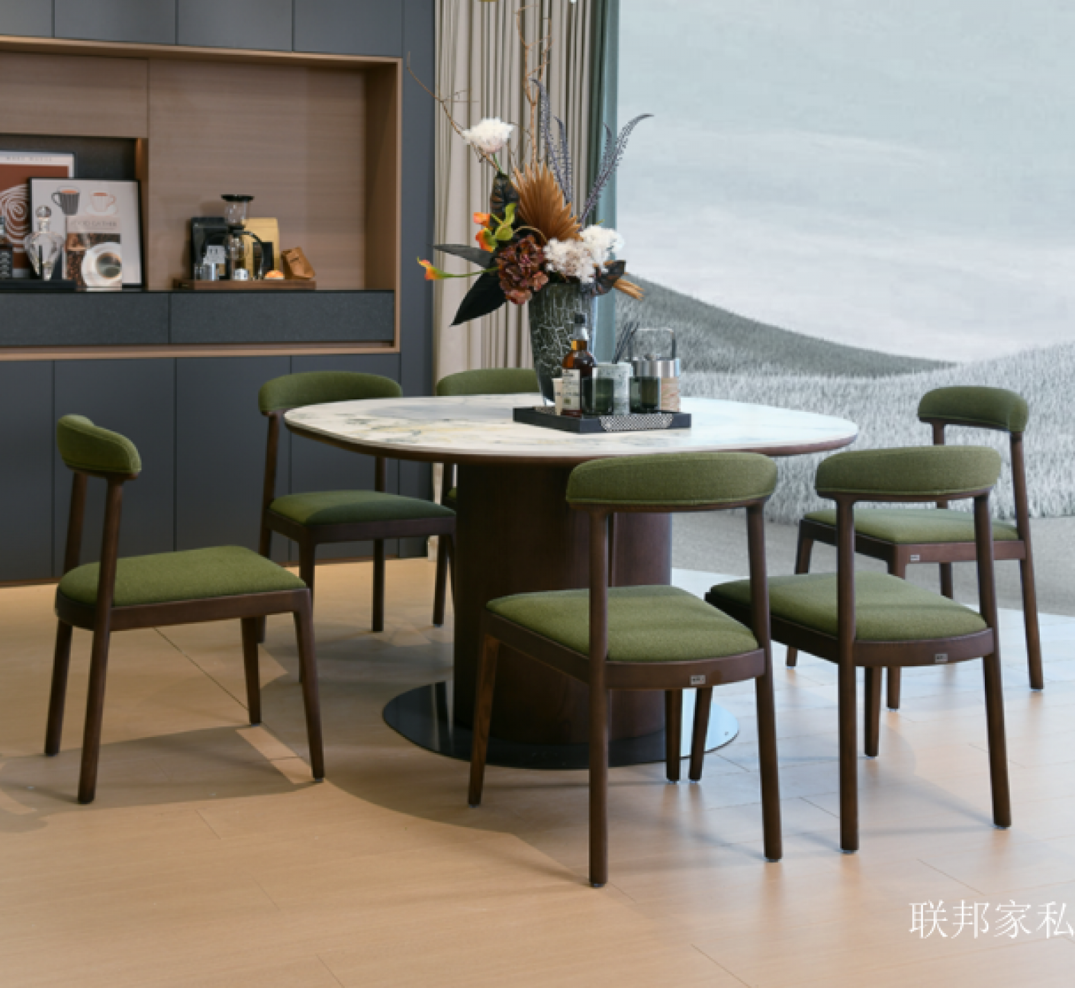 联邦家私客卧家具产品《白蜡木盛宴圆餐桌》