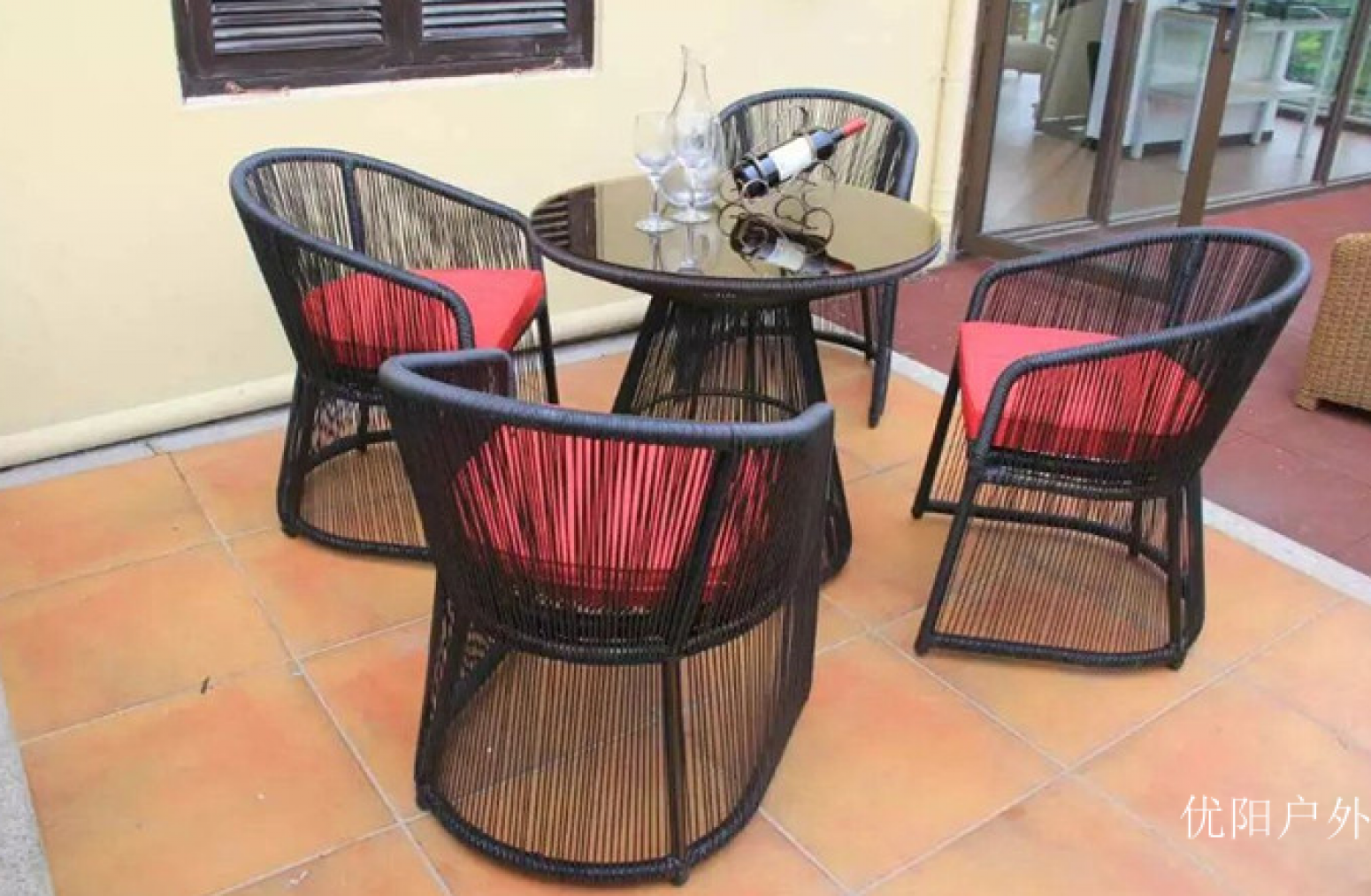 优阳户外户外家具产品《黑藤户外圆形桌椅》