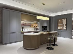 中至信厨卫家具产品《灰褐嵌灯岛台橱柜》议价