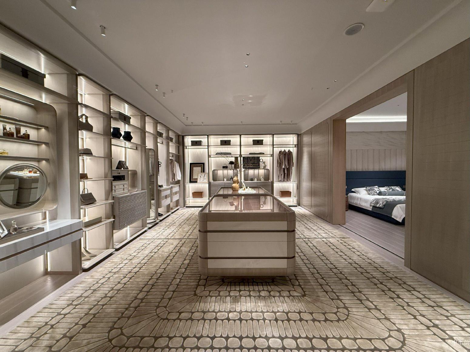 中至信客卧家具产品《银白双中岛精致衣帽间》【图2】