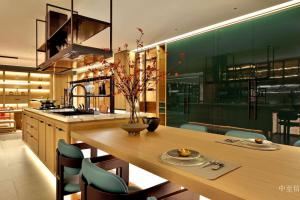 中至信厨卫家具产品《浅木墨绿嵌灯橱柜》议价