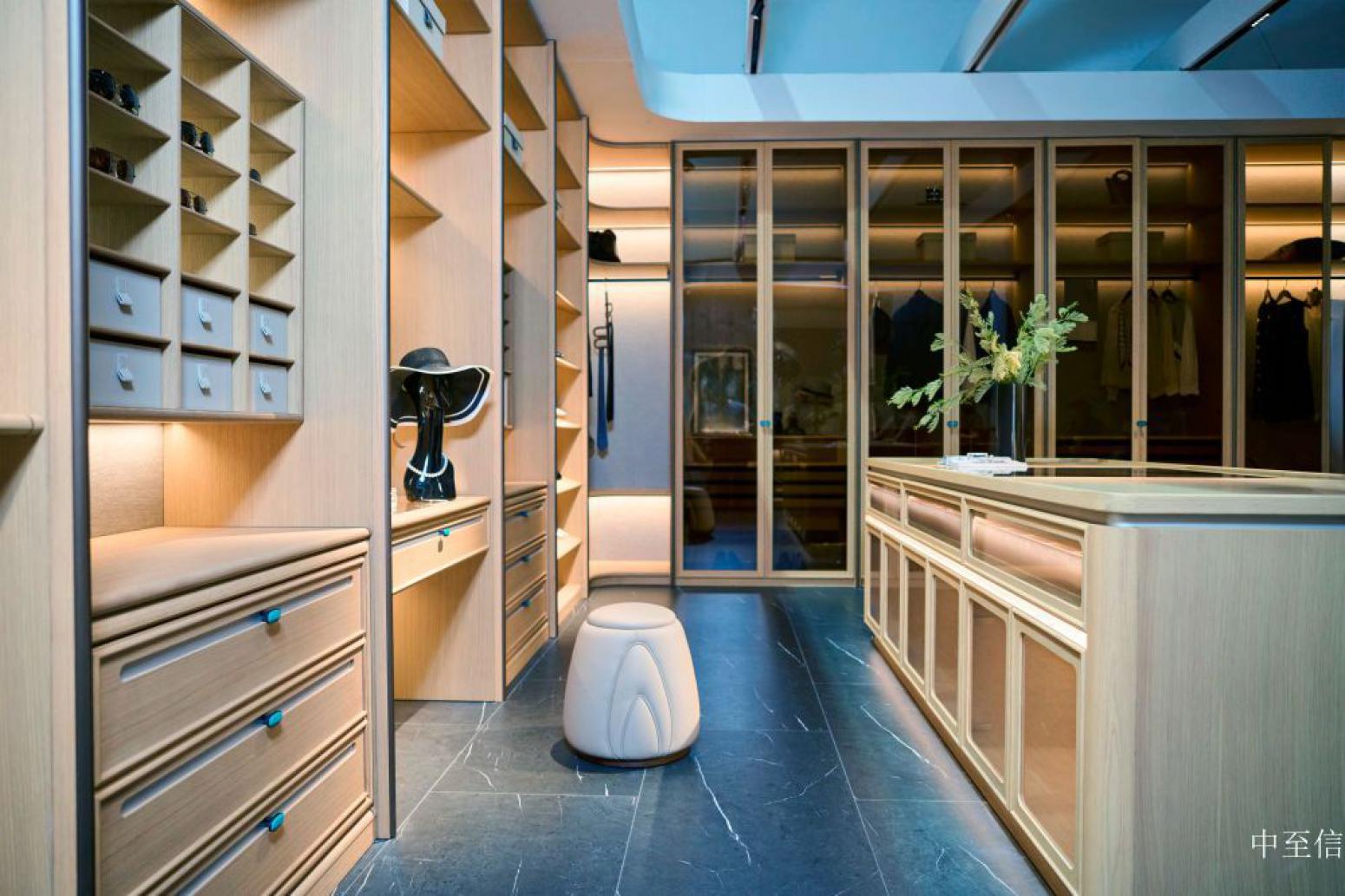 中至信客卧家具产品《浅木奢雅精致衣帽间》【图1】