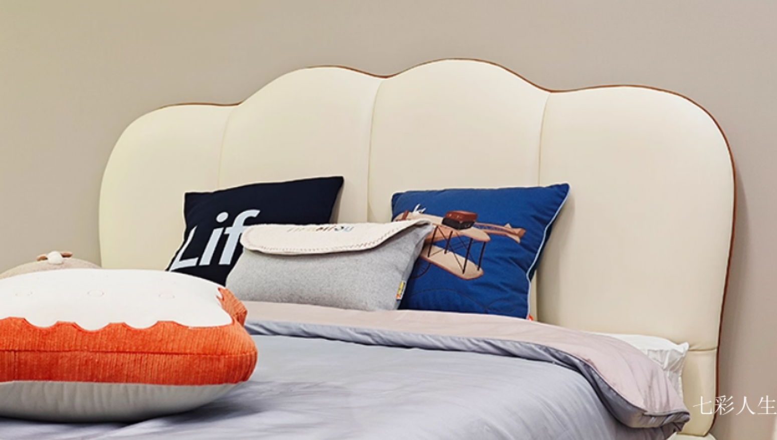 七彩人生儿童家具产品《轻奢实木儿童床》【图1】